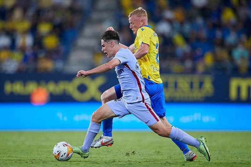 开云体育娱乐 -包含荷甲赛程吃紧，新疆广汇关键时刻造点机会，引发热议，身体对抗强度拉满的词条